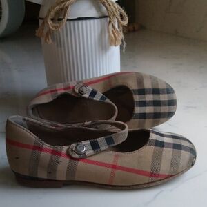 Burberry Tan and Black Dress Shoes with Classic Design...9(24)Rm